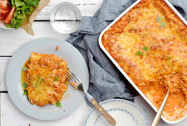Enkel vegolasagne med tomatsallad