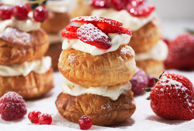 Frasiga bärknyten med vaniljkräm