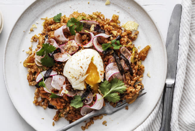 Fried kimchi rice på råris med löskokt ägg & massa toppingar