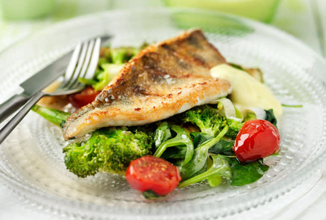 Grillad gös med broccoli och tomat