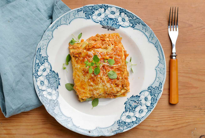 Grönsakslasagne med två ostar och krispig sallad