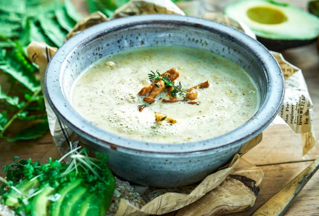 Krämig kantarellsoppa med timjan & tryffelolja