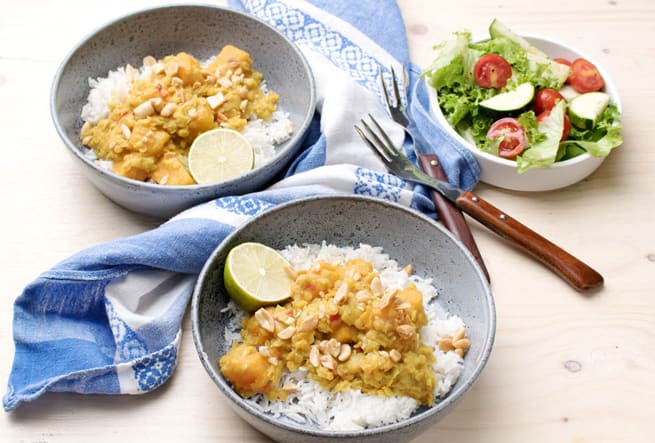 Kryddig butternutgryta med röda linser och kokosmjölk