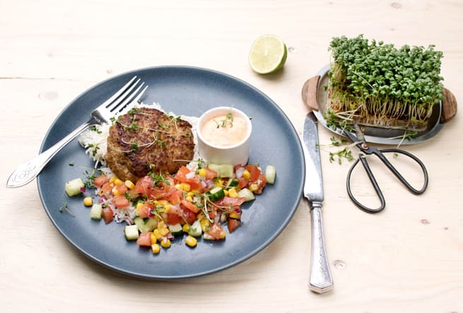 Kryddiga kalkonbiffar med tomatsalsa och yoghurtsås