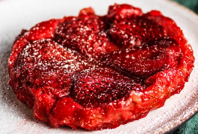 Mini tarte tatine med jordgubbar och lime