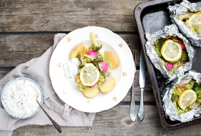 Citrondoftande fiskpaket med gräslökskräm och färskpotatis