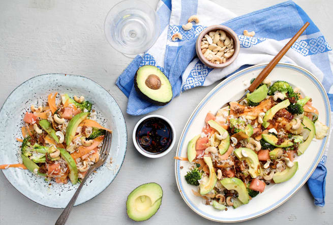 Asiatisk sallad med vattenmelon, avokado och lime