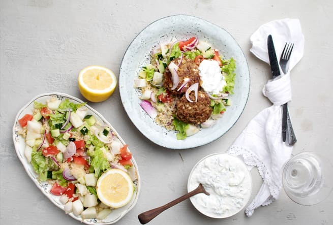 Fetaostbiffar med melonsallad och tzatziki