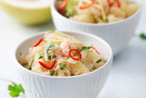 Pomelosallad med räkor och chili