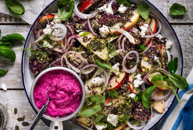 Quinoasallad med rödbetsröra och basilikapesto