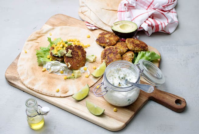 Wraps med sötpotatispuckar, korianderslaw och avokado