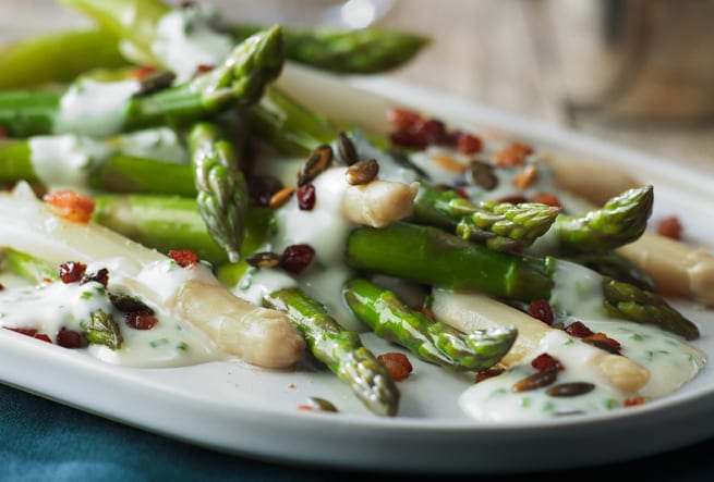 Sparris med nobissås & baconströssel