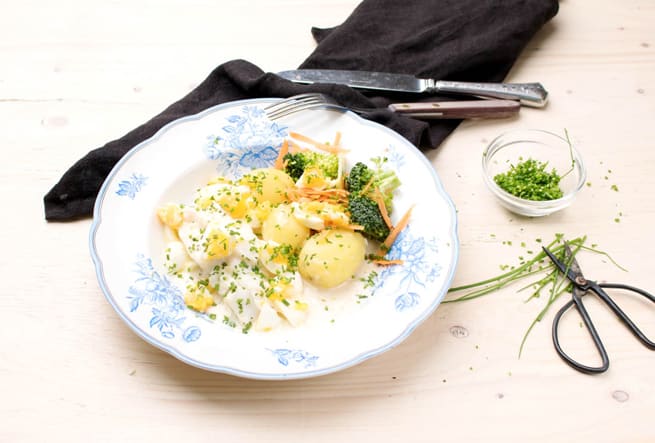 Torsk med äggsås, gräslök och krispig broccoli