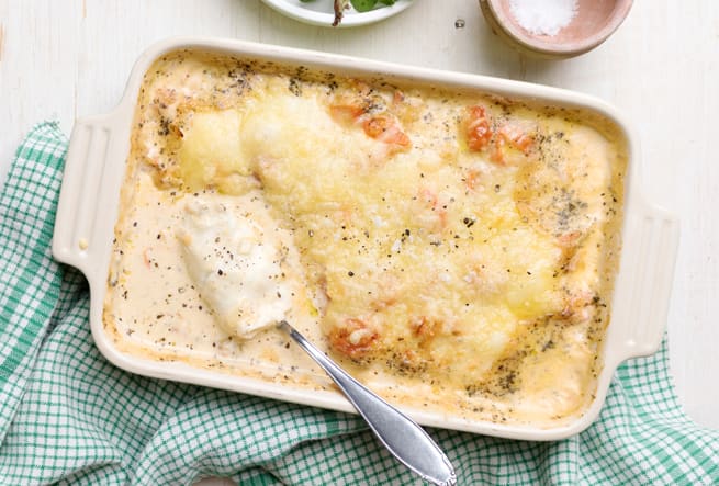 Ugnsgratinerad rödspätta med tomat och machésallad