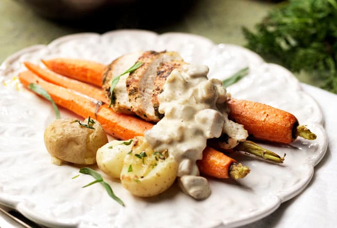 Vinägerrostade knippmorötter med stekt kycklingfilé