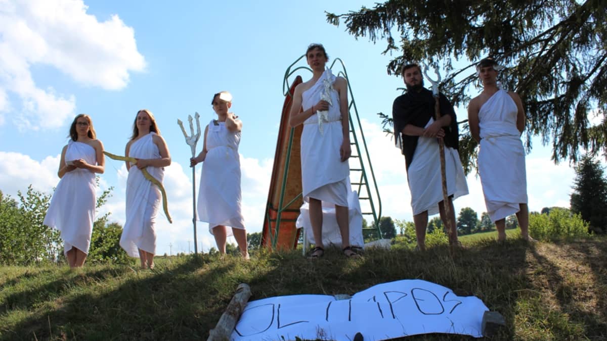 Zubří v antickém hávu