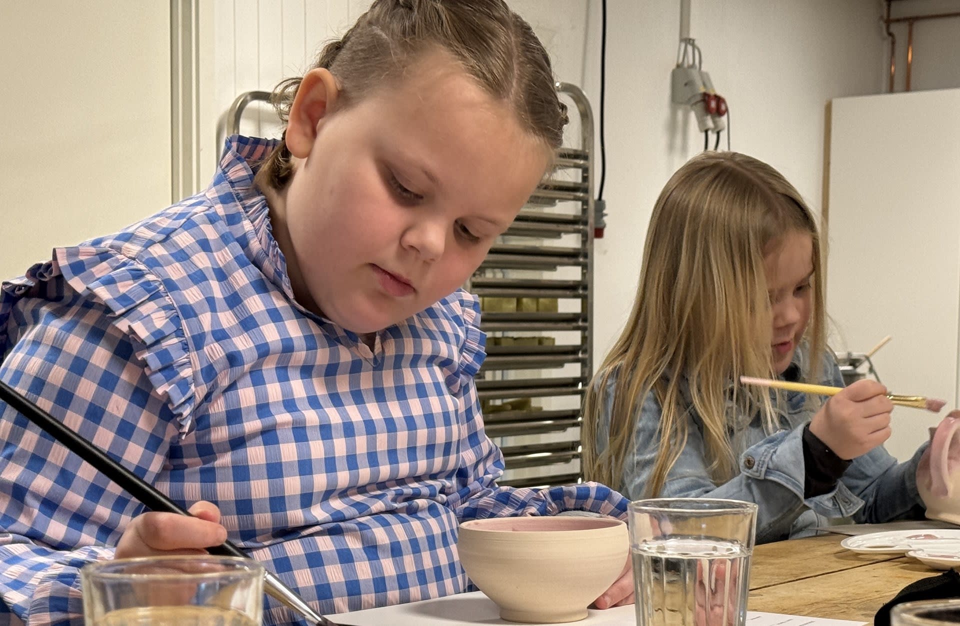 Mal på keramik hos Sæberiget
