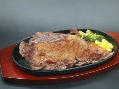 黒毛和牛リブロースステーキ 180g（伊江島黒毛和牛緋桜肉）