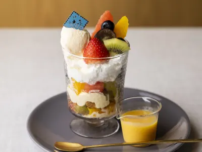 旬の恵みのフルーツテーブルパフェ