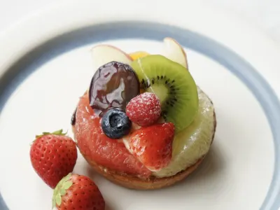 季節のいろいろフルーツのタルト