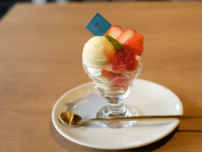 ちいさなたっぷり苺パフェ