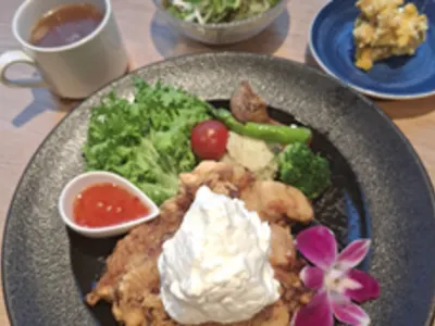 魅惑のマイルドチキン(ライスorパン＆スープお代わりＯＫ）