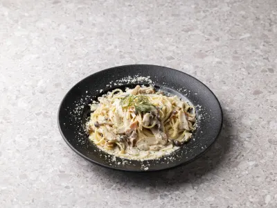 ベーコンときのこの クリームソースパスタ