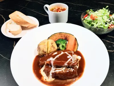 秘伝のビーフシチューステーキ(ライスorパン＆スープおかわりOK)