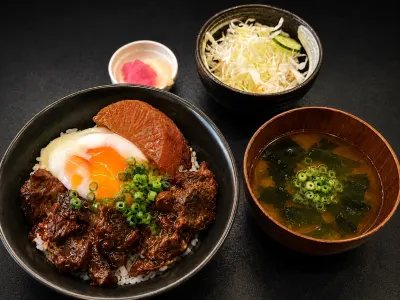 伊江島和牛のとろ玉牛すじ煮込み丼セット