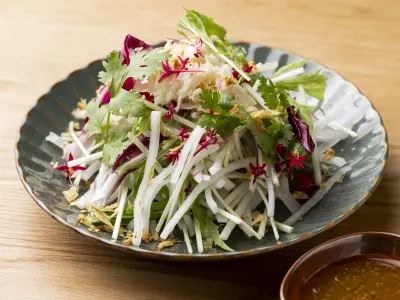 サラダ料理　帆立貝柱と大根サラダ