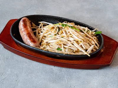 黒毛和牛ソーセージ＆にんにくもやし炒め