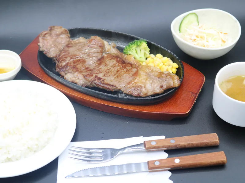 黒毛和牛サーロインステーキ（180g）セット（伊江島黒毛和牛緋桜肉）
