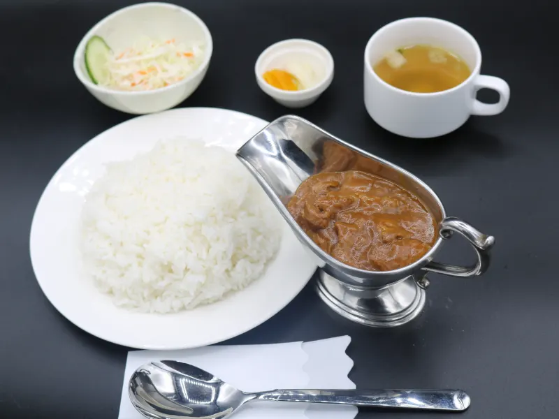 伊江島の牛飼い農家の贅沢カレーセット