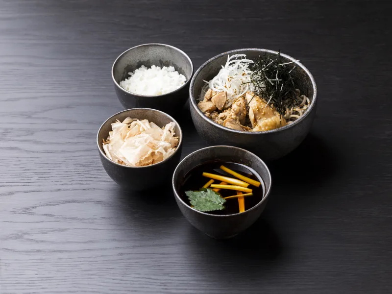 肉汁つけ辛味蕎麦「鶏」鶏そぼろ小飯セット