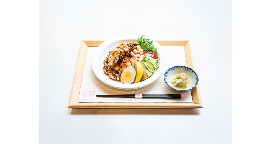 【夏季限定】よだれ鶏と自家製ラー油の冷やし中華麺