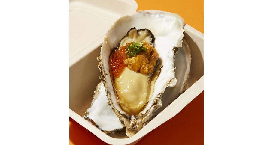ご褒美大粒生牡蠣：うに・いくらのせ