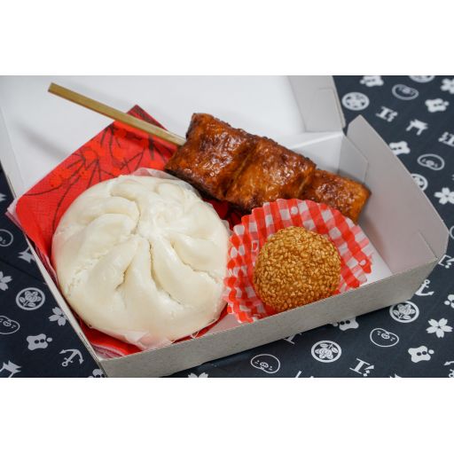 【当日10:30までのご注文】伝統の赤いチャーシュー包(パオ)と鶏肉シュウマイ串揚げとごま団子BOX-1