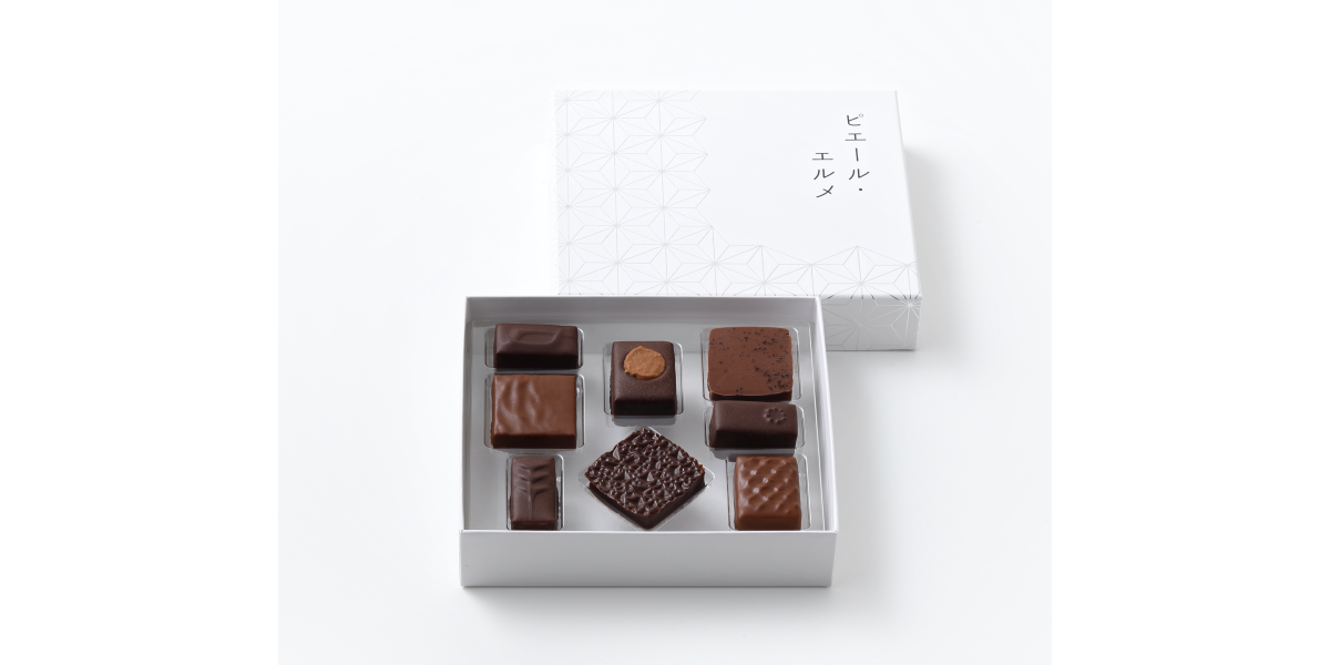 まー　メタルグッズ箱付きとウェファーチョコの袋 hdp3oxjpqoimpiy8jvti.png