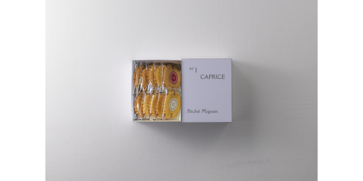 La Pâtisserie～Mon péché mignon〜柄 🌰 10月の定休日のお知らせです。 ラ・ペッシュ は平常どおり月