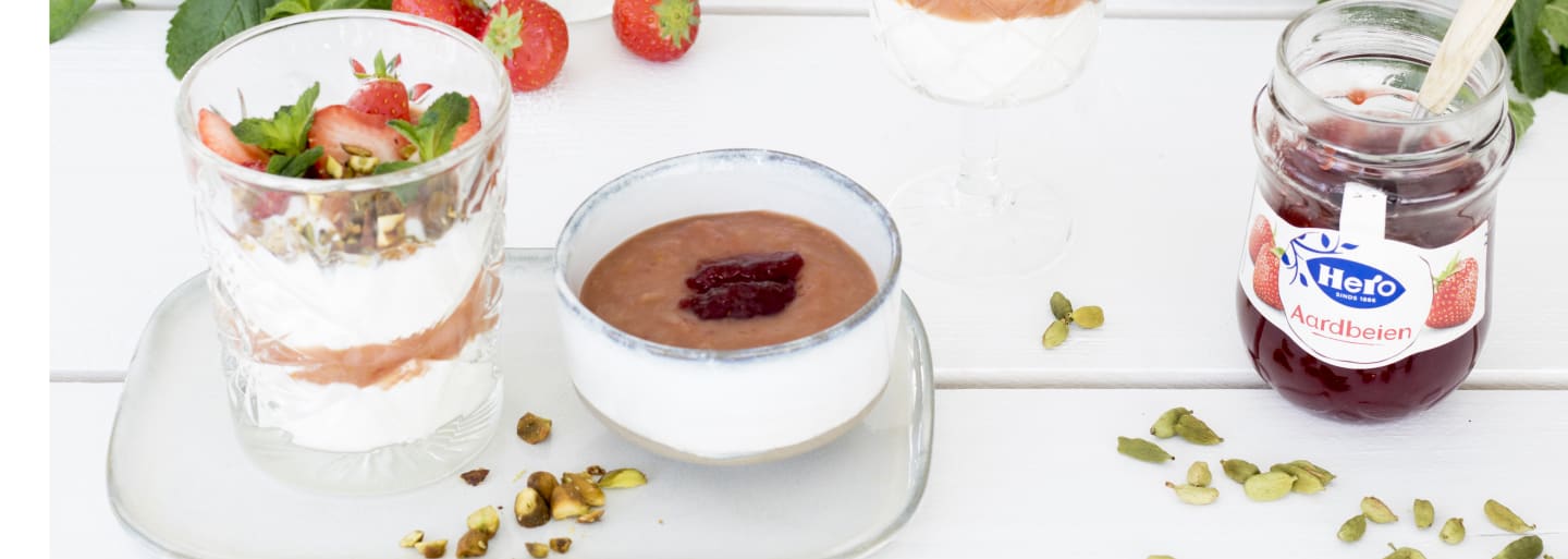 header_griekse_yoghurt_rabarber_aardbeien_3840x1400.jpg
