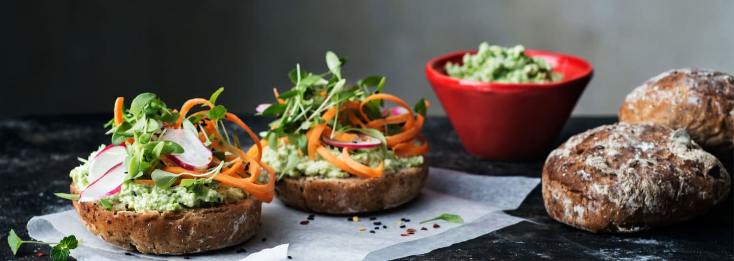 Gluteeniton fetajuusto-papuleipä