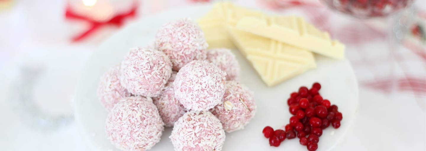 Glutenfria chokladbollar med vitchoklad och lingon