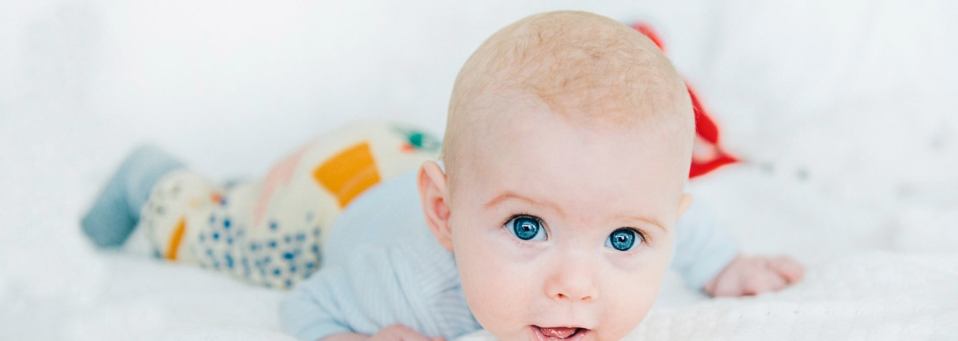 Baby ligger på maven, Semper