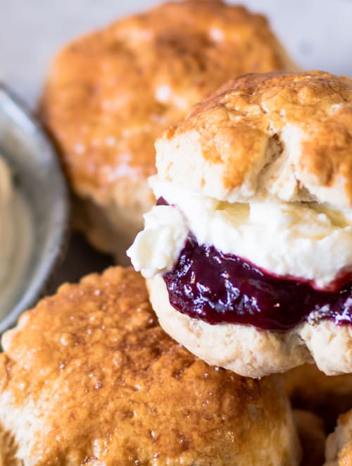 Header_Creamy scones met bosvruchtenjam_3840x1400.jpg