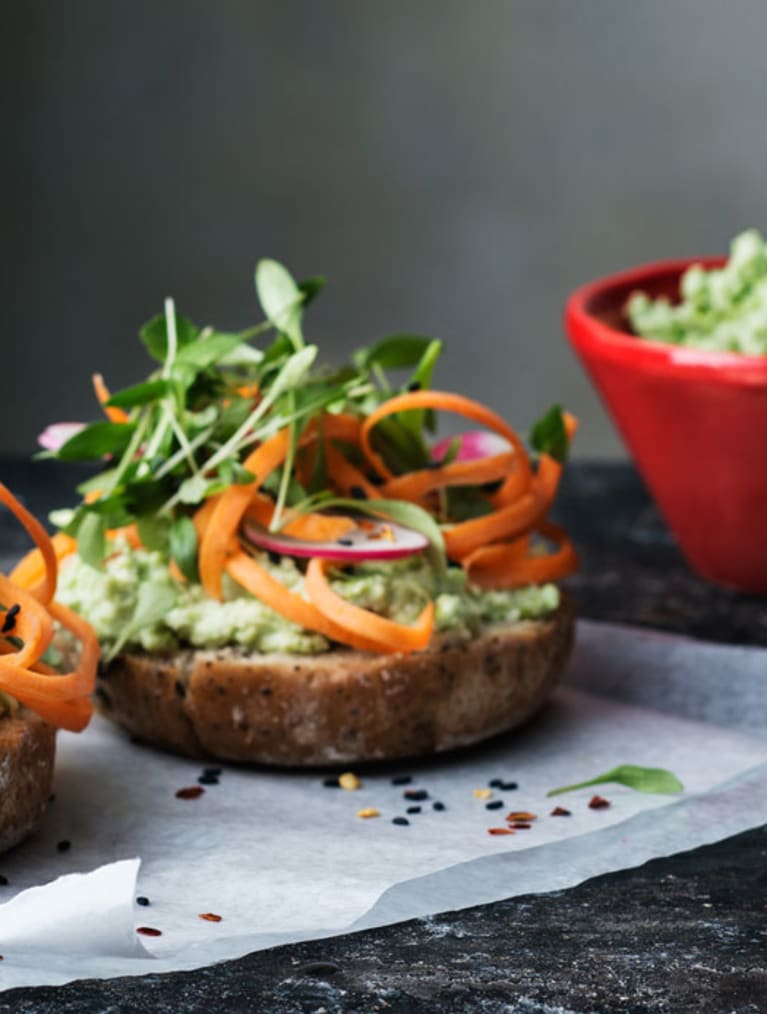 Glutenfri macka med fetaost och edamame