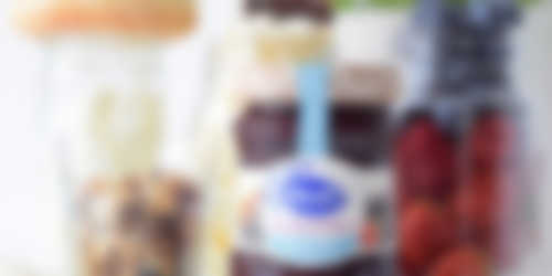 Doe de helft van de bevroren banaan samen met 100 milliliter volle kwark in de blender en mix goed.