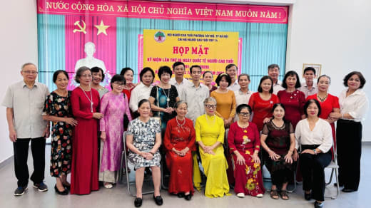 Tổ dân phố 14 gặp mặt kỷ niệm Ngày Quốc tế Người cao tuổi: Tri ân và phát huy tinh thần “Tuổi cao – Gương sáng