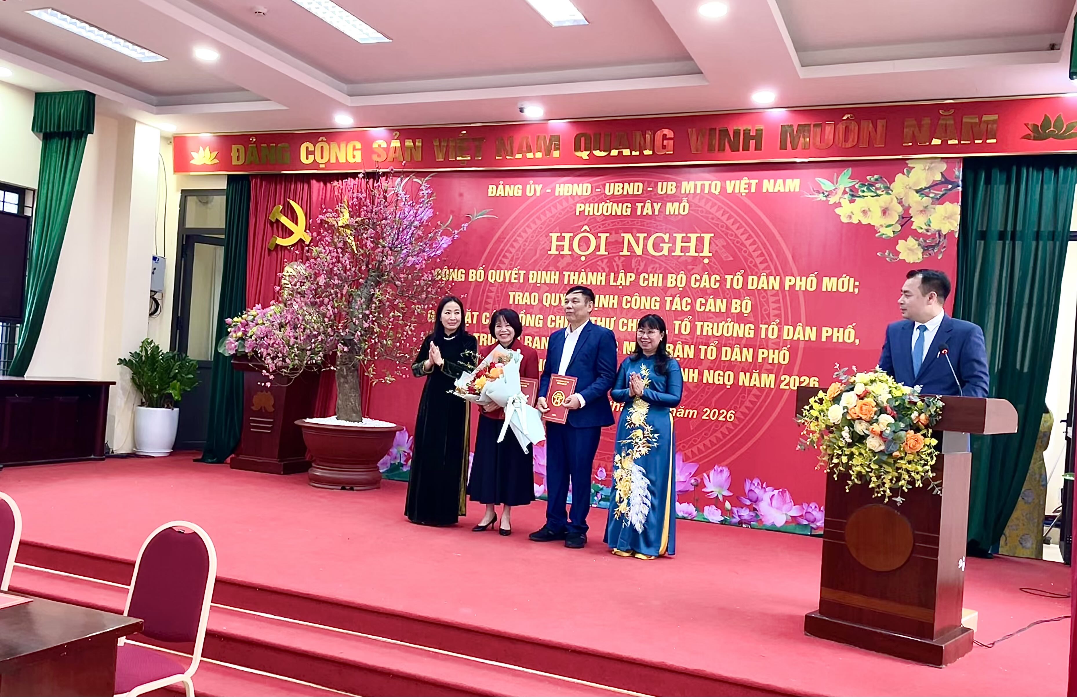 Công bố quyết định V/v thành lập Chi bộ Tổ dân phố 14 và chỉ định Chi uỷ, Bí thư, Phó Bí thư nhiệm kỳ 2025–2030