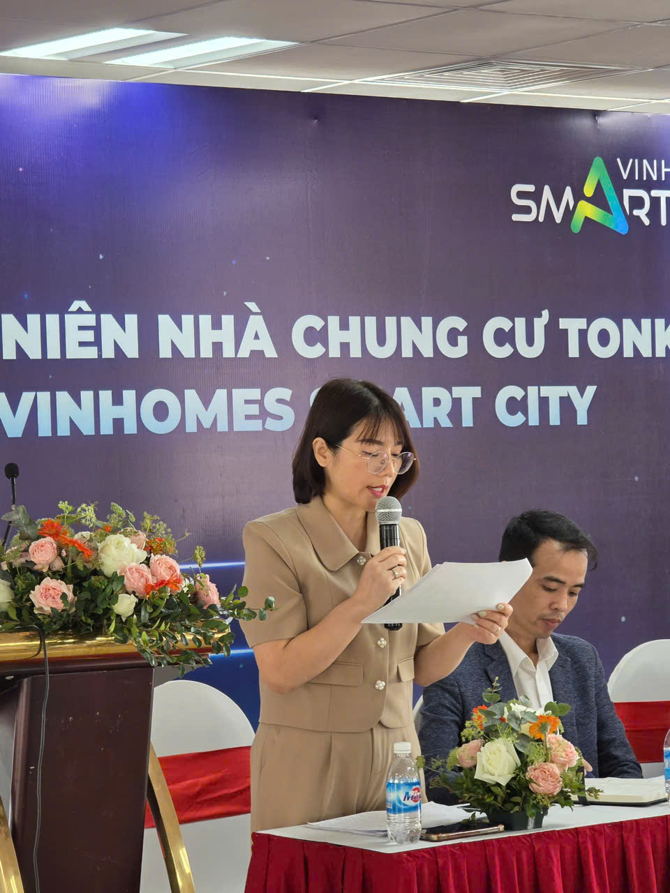 Bà Hồ Thị Thanh, Đại diện Ban quản lý Vinhomes Smart City báo cáo về công tác quản lý vận hành năm 2025