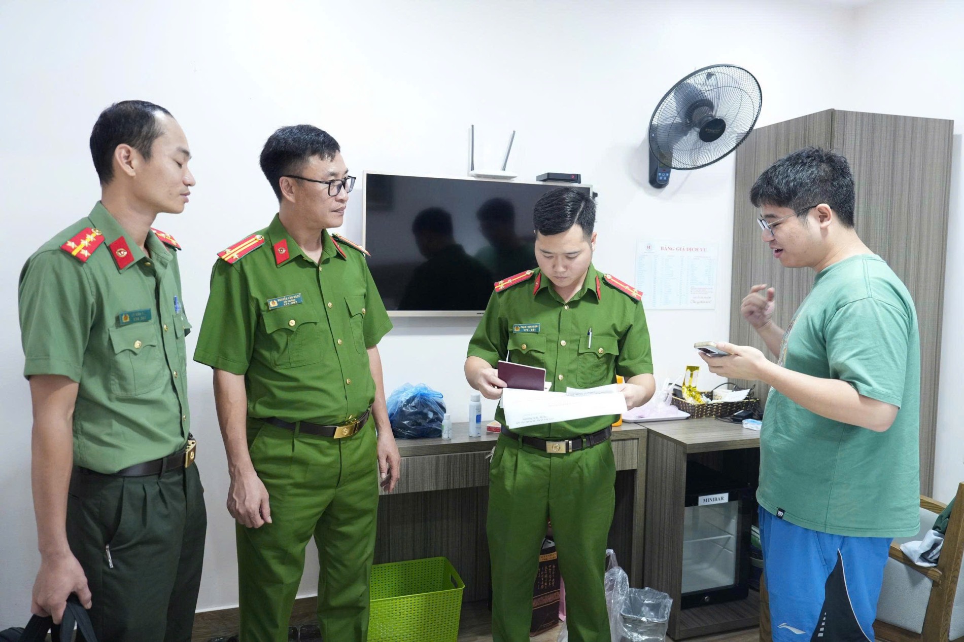 Tăng cường công tác quản lý người nước ngoài cư trú trên địa bàn phường Tây Mỗ